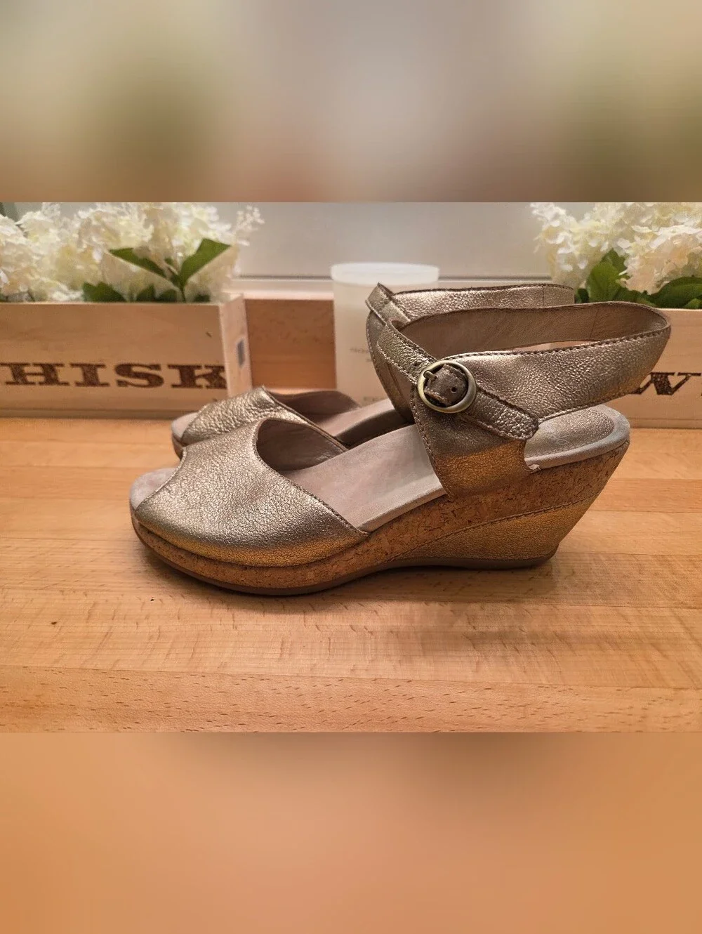 Dansko Charlotte Wedge Sandals Gold Crinkle Leather Women's Size 42